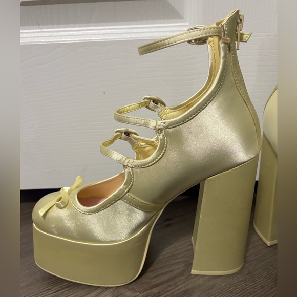 NWOB Dolls Kill / Sugar Thrillz Yellow Smiling Melody Platform Heels - Picture 6 of 9